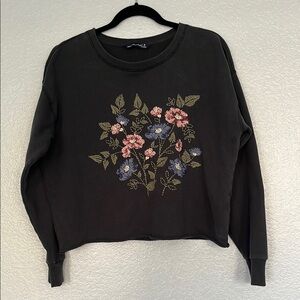 Abercrombie & Fitch Dark Gray Cropped Sweatshirt Embroidered Floral